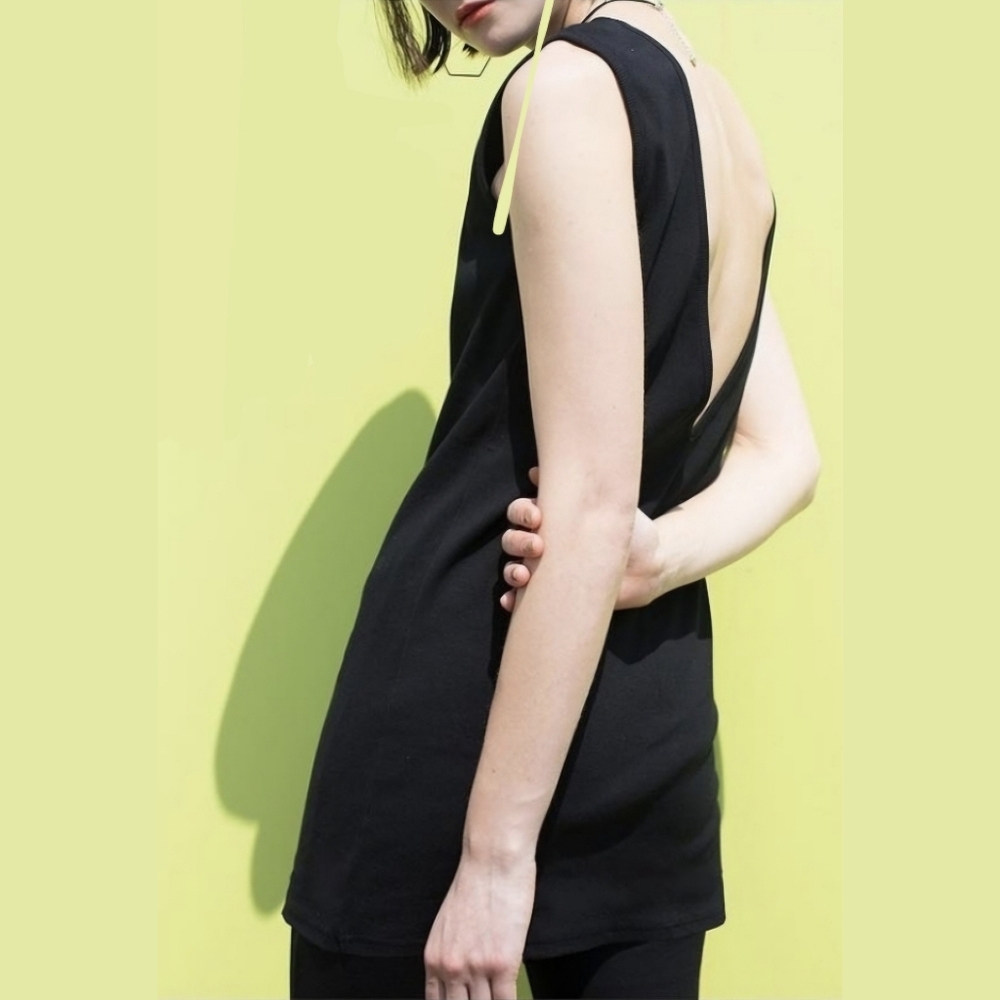 Emoda Japan Boxy Deep V Long Top